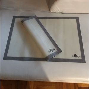 New Two FOXRUN Non Stick Pastry Mats 24.5”/16.5”